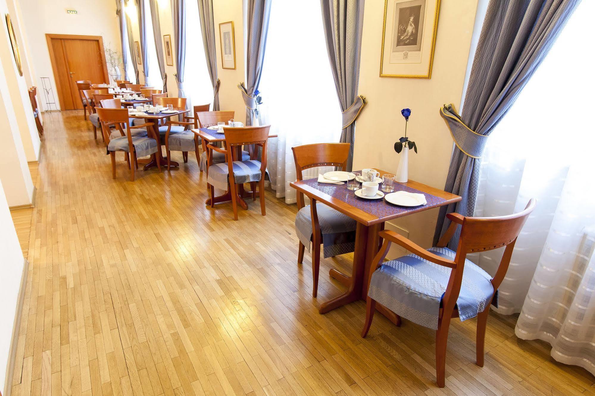 Hotel Modra Ruze Prague